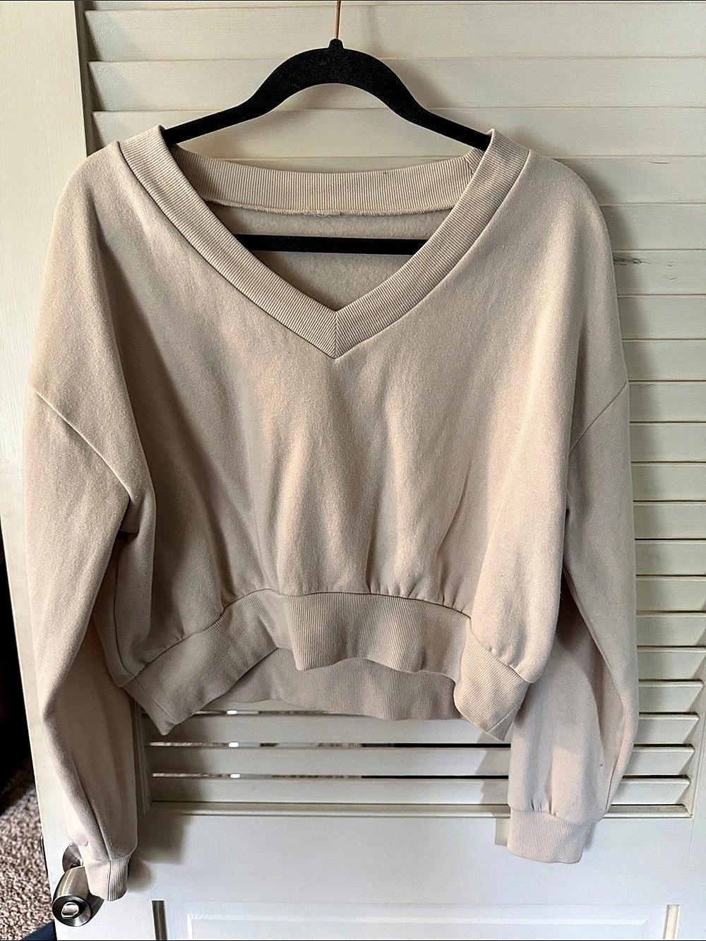 V-Neck Sweatshirt in Beige Size Medium Like New